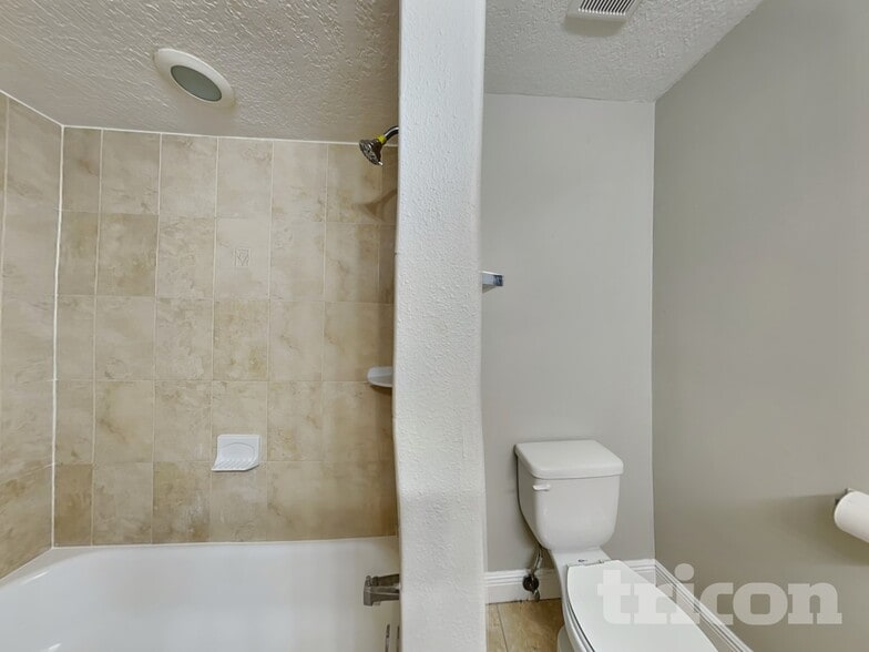 Building Photo - 6517 Seafairer Dr