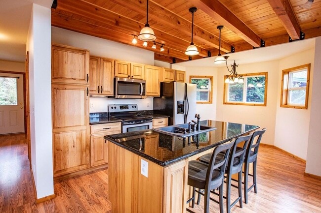 Building Photo - Lovely Home and Property Located on Honeym...