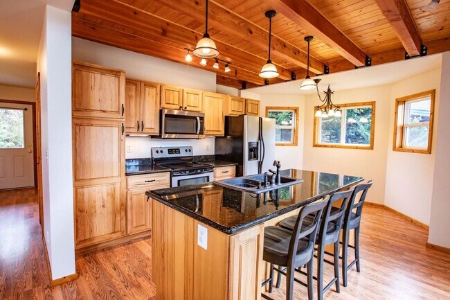 Building Photo - Lovely Home and Property Located on Honeymoon Lake!