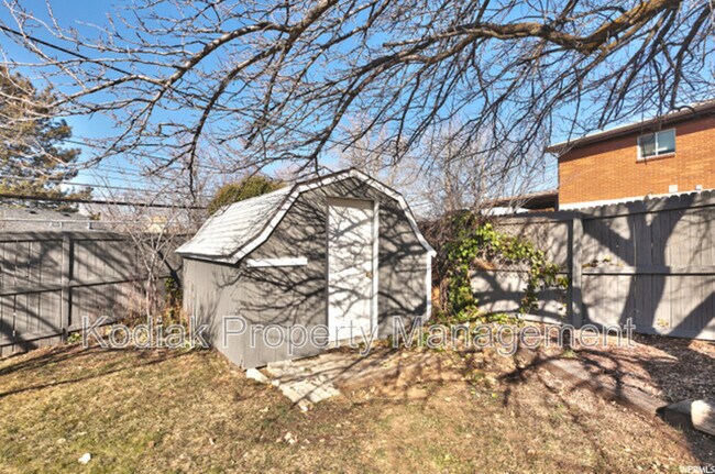 Building Photo - 2266 Brentwood Cir