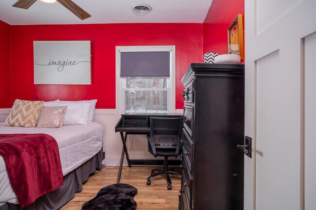 Building Photo - 10 N Pistakee Lake Rd