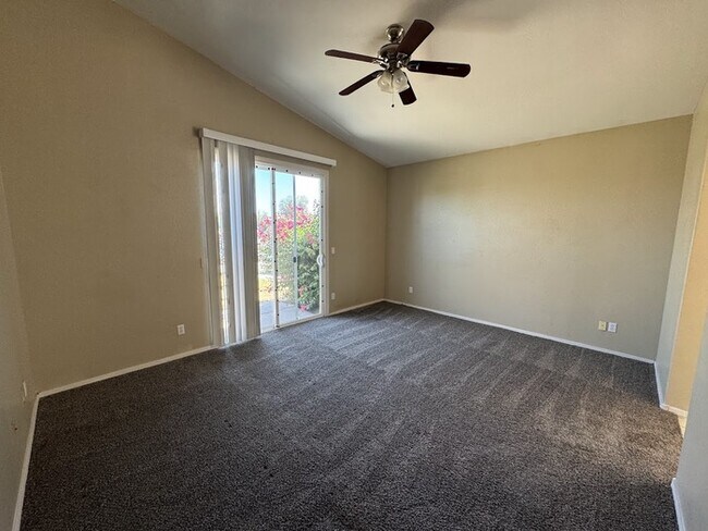 Building Photo - Lakefront with Home Office