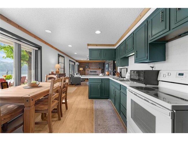 Building Photo - 2180 Island Dr