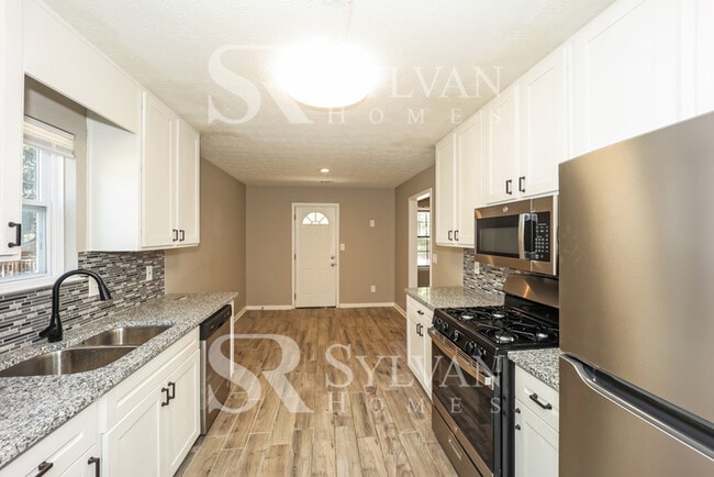 Building Photo - Lease today! No extra charge for contentme...
