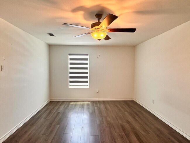 Building Photo - 9913 Kaspar Dr