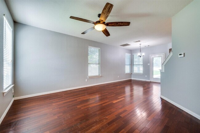 Building Photo - 9801 Cedarcrest Dr