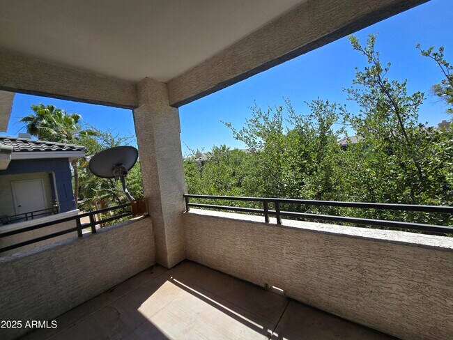 Building Photo - 5345 E Van Buren St