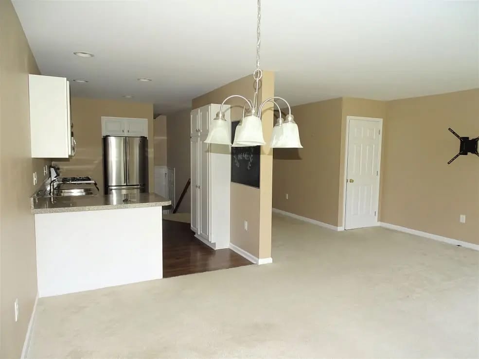 Building Photo - 6472 Lincoln Ct