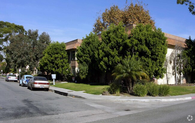 Building Photo - 3651 Farquhar Ave