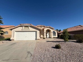 Building Photo - 6924 E Lakeview Ave