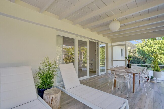 Building Photo - 1299 SW 9th St