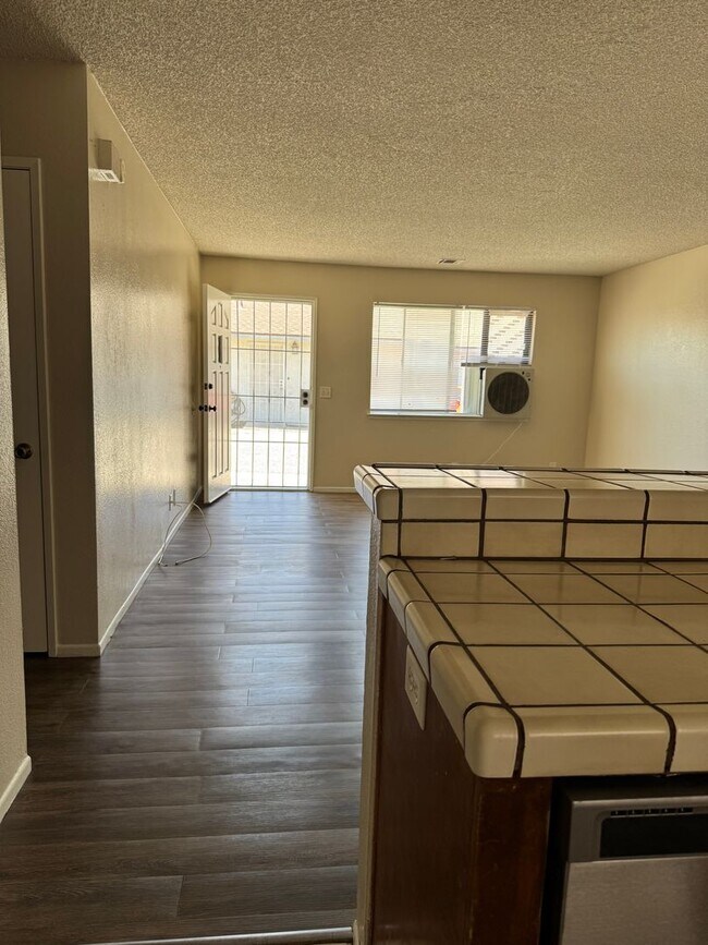Building Photo - Apple Valley- Four Plex- 2 Bedrooms, 2 Bat...