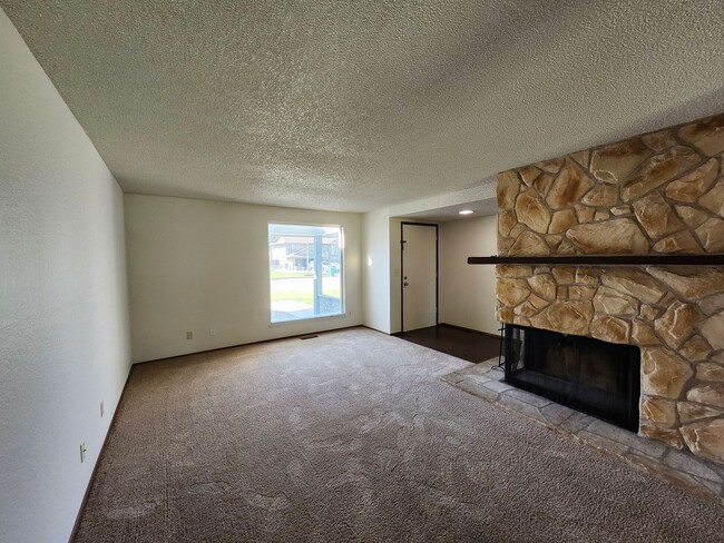 Building Photo - Spacious One Level 4 Bedroom, All New Kitchen Appliances, Landscaping Included!