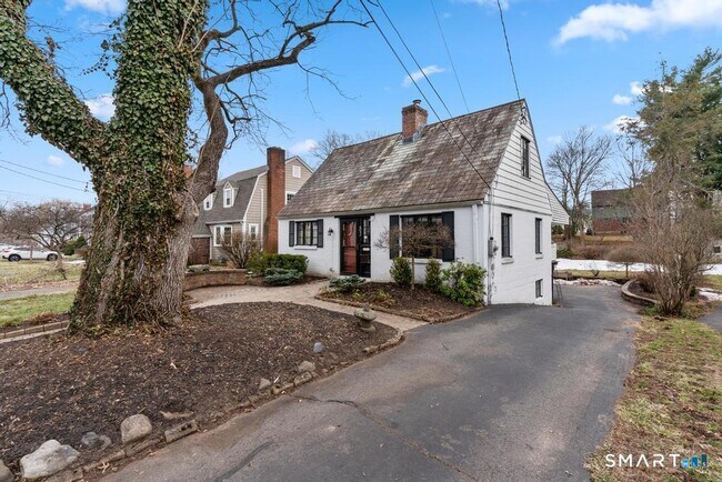 Building Photo - 83 Meadowbrook Rd