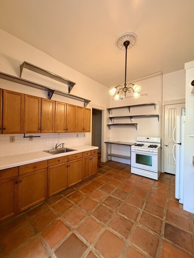 Building Photo - 2536 Sutter St