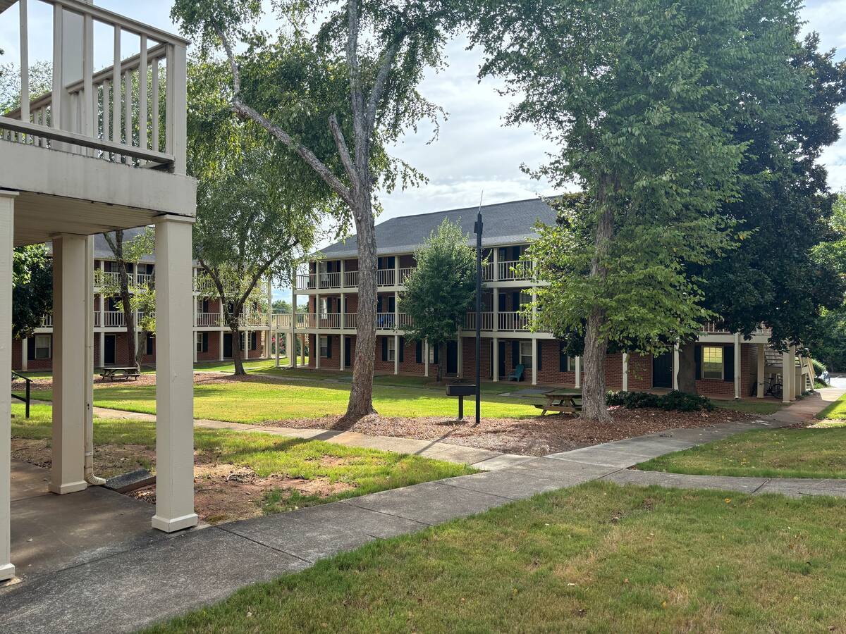 Building Photo - 250 Elm St