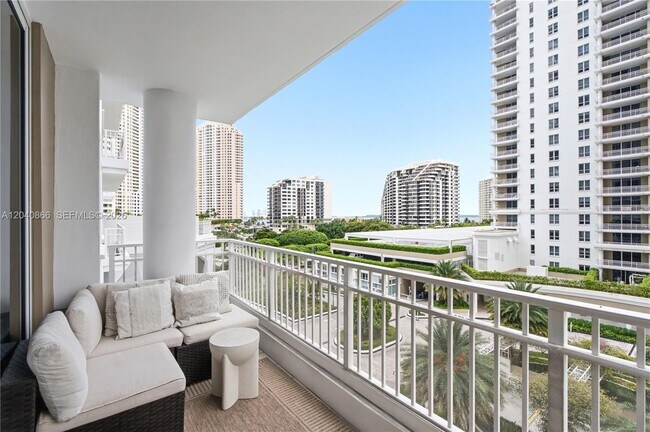 Building Photo - 801 Brickell Key Blvd
