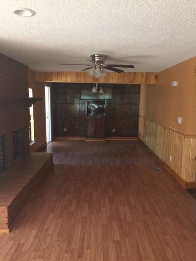 Building Photo - 210 Pineleaf Ln