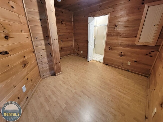 Building Photo - 647 Junaluska Rd