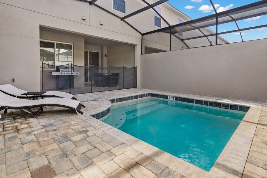 Building Photo - 1828 Tropical Palms Cir