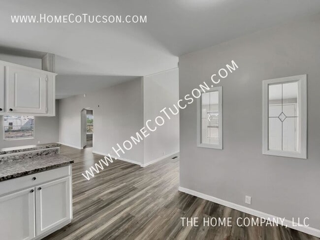 Building Photo - 9410 S Van Dr