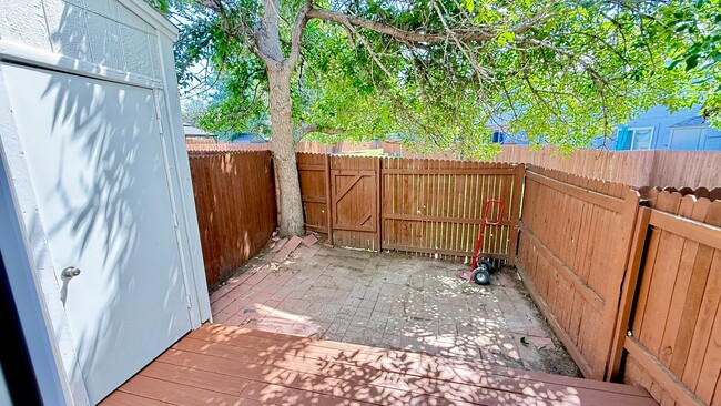 Building Photo - Fully Remodeled 2 Bedroom Townhome in Sout...