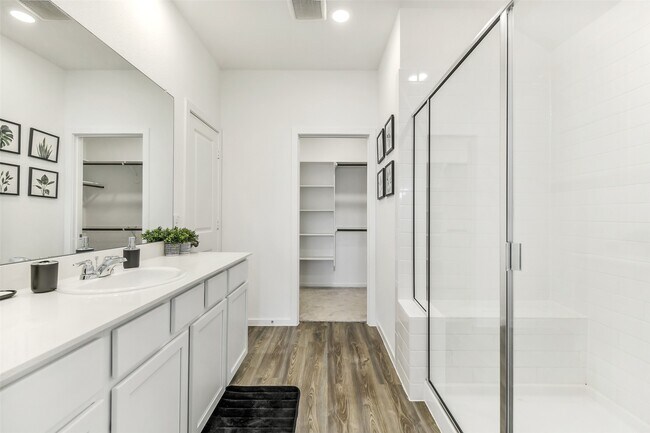 Building Photo - 3126 Stonebriar Dr