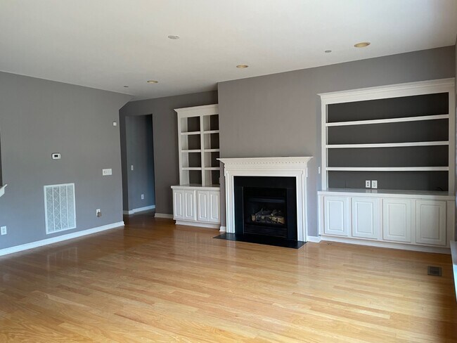 Building Photo - 4524 Sawmill Pl