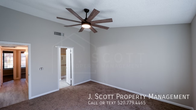 Building Photo - 8957 W Rose Ln