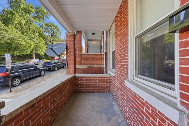 Building Photo - 502 N Clayton St