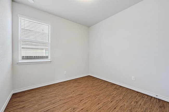 Building Photo - 174 Silktassel Way