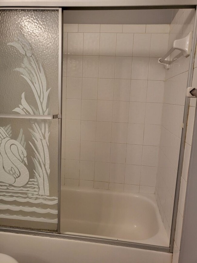 Building Photo - Fruitville & Tuttle area