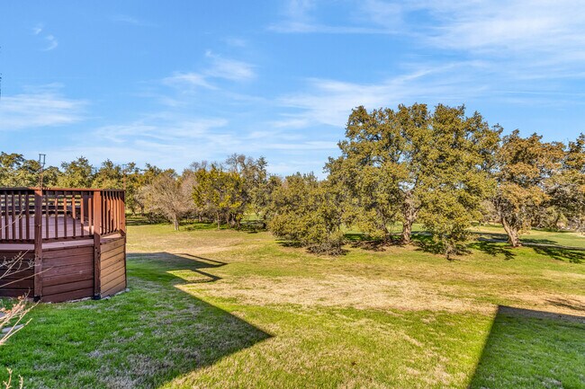 Building Photo - 404 Golf Crest Ln