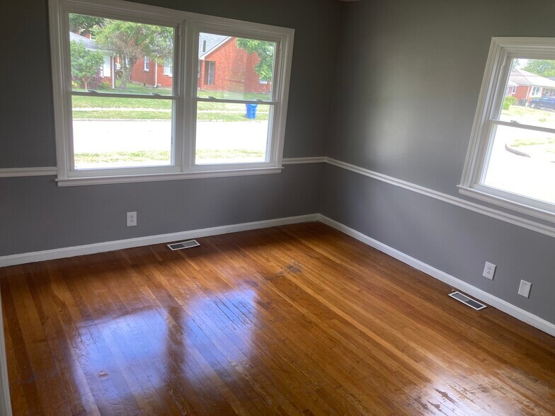 Building Photo - 2204 Winterberry Dr