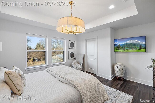 Building Photo - 5931 Stella Dr