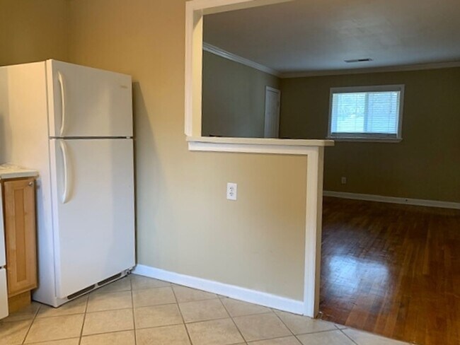 Building Photo - 2 bedroom/1 bath Condominium in a Gated Community