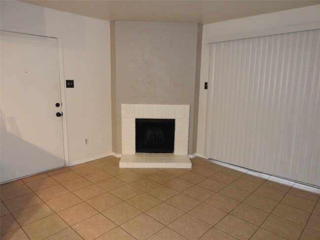 Building Photo - 12905 Woodforest Blvd