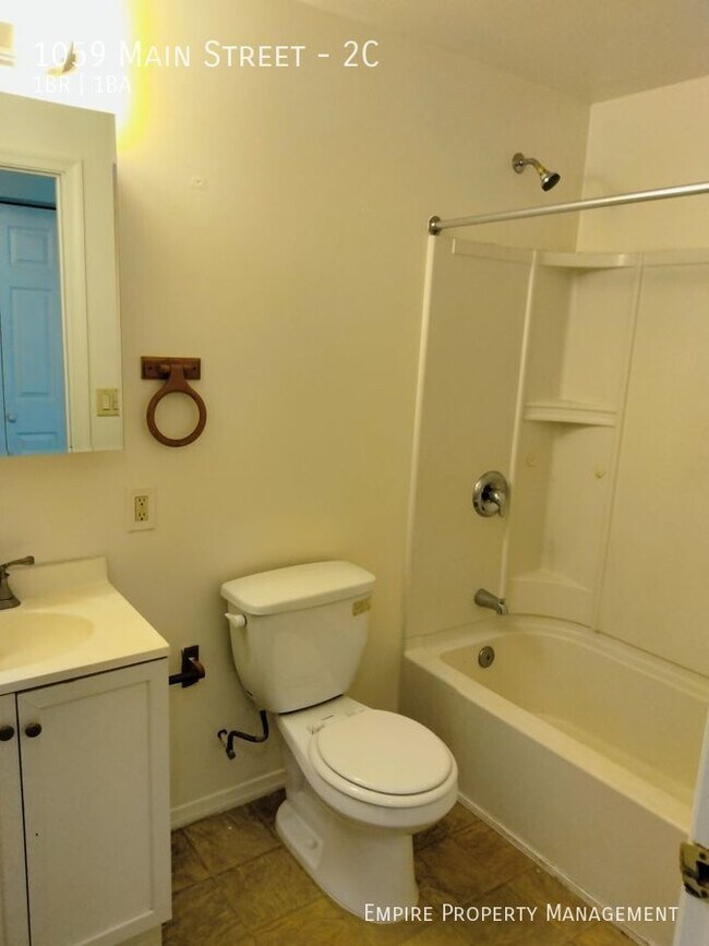 Building Photo - 2nd Floor: 1 Bedroom / 1 Bathroom Apartmen...