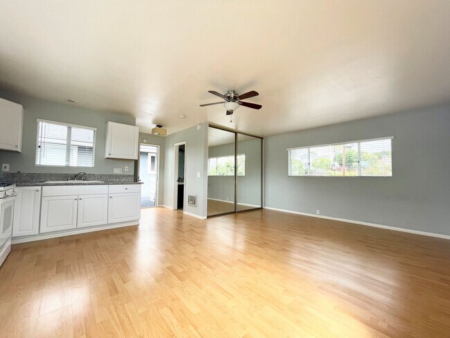 Building Photo - Spacious Studio near Carlsbad Village!