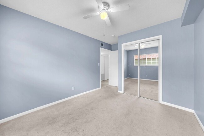 Building Photo - 2100 W Beach Dr
