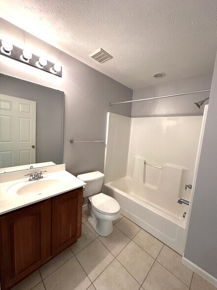 Building Photo - 189 Blue Grass Cir