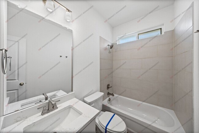Building Photo - 8114 Timber Holw Ln