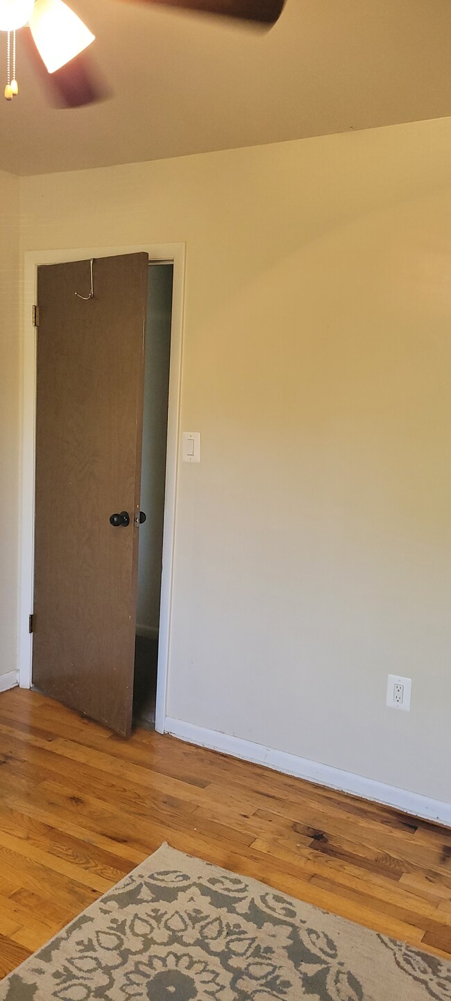 Building Photo - 6106 Hellen Lee Dr