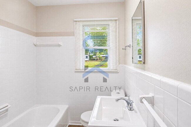 Building Photo - Paws Welcome! Charming 3BR Home in Historic Lithonia