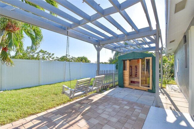 Building Photo - 6550 Country Wood Way