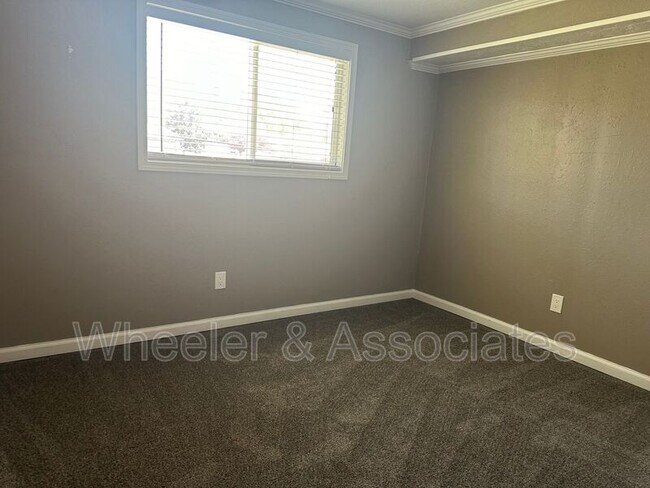 Building Photo - 520 E 4400 S