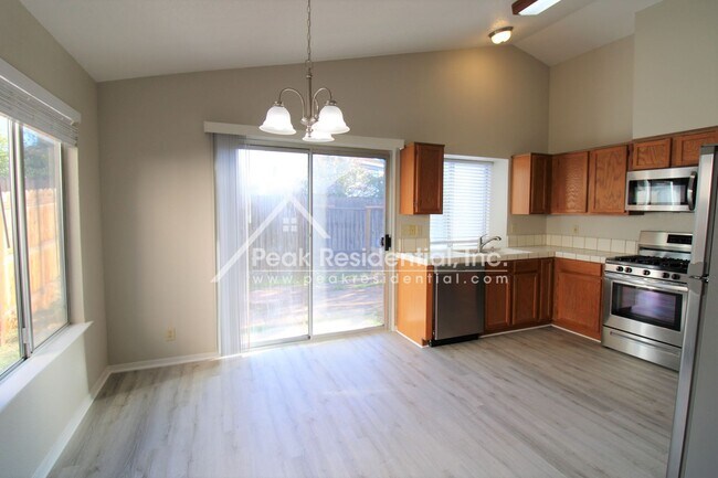 Building Photo - Updated 3bd/2ba Home near Cosumnes River College