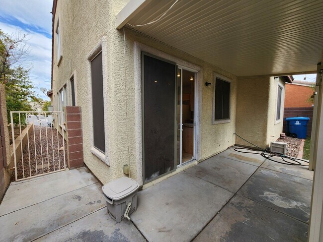 Building Photo - Charming 3 bedroom home with great curb ap...