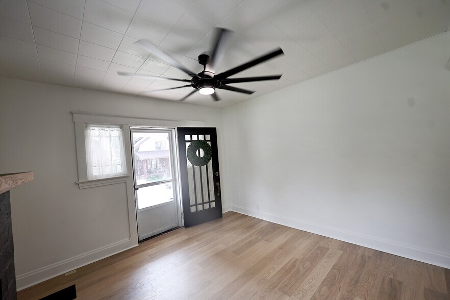 Living Room - 2902 Eggers Pl