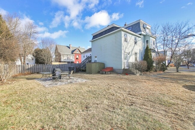 Building Photo - 15 Myrtle Ave